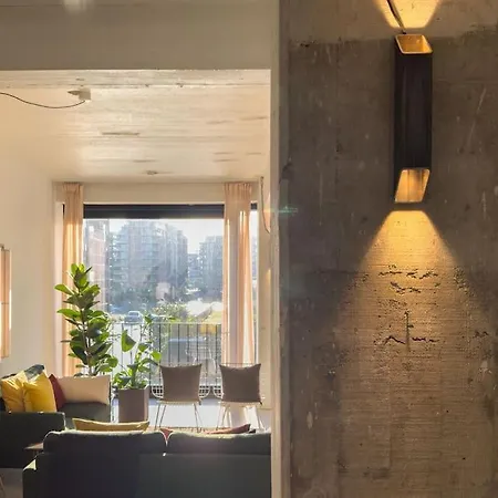 Апартаменты Stunning Industrial-style Loft By The Canals