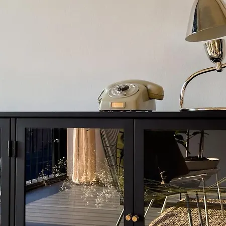 Stunning Industrial-style Loft By The Canals Апартаменты *